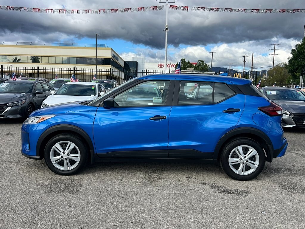 2025 Nissan Kicks Play S photo 3