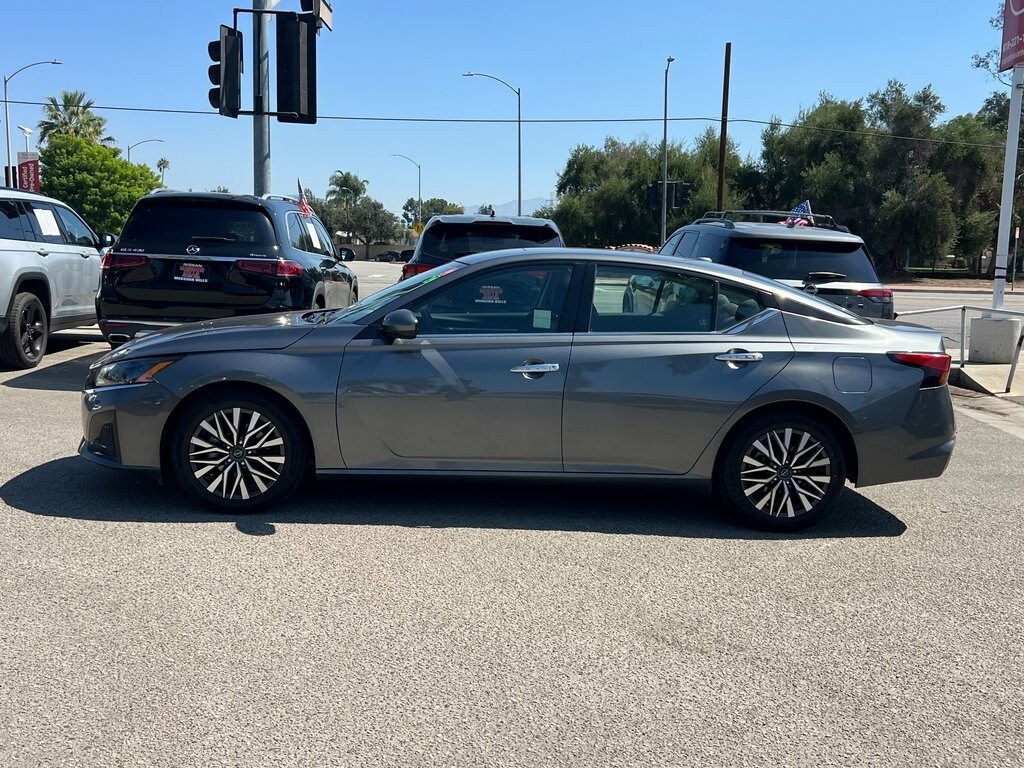 2023 Nissan Altima 2.5 SV photo 3