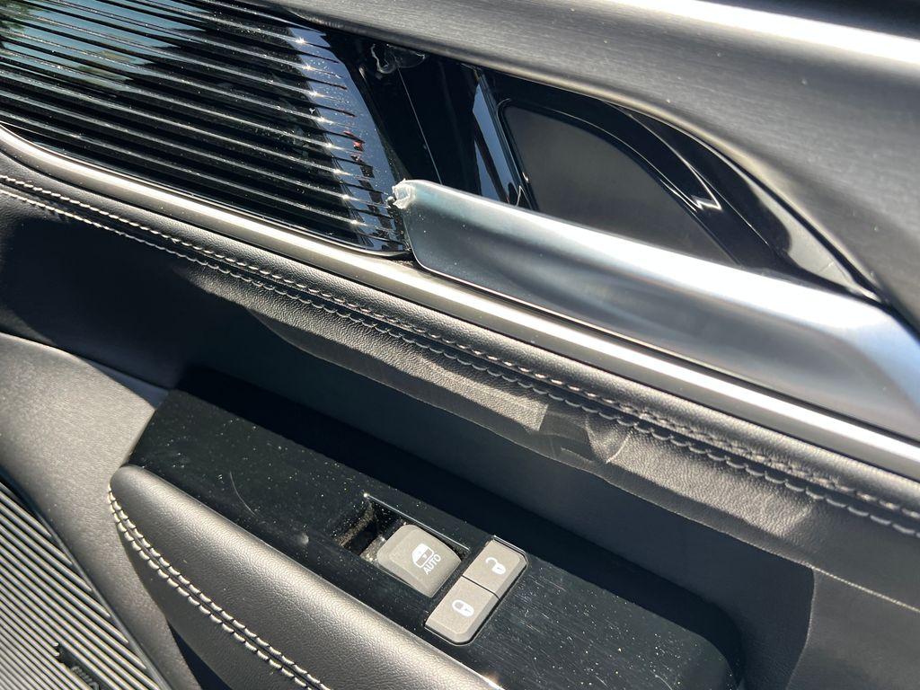 2025 Jeep Wagoneer L Series II - Photo 15