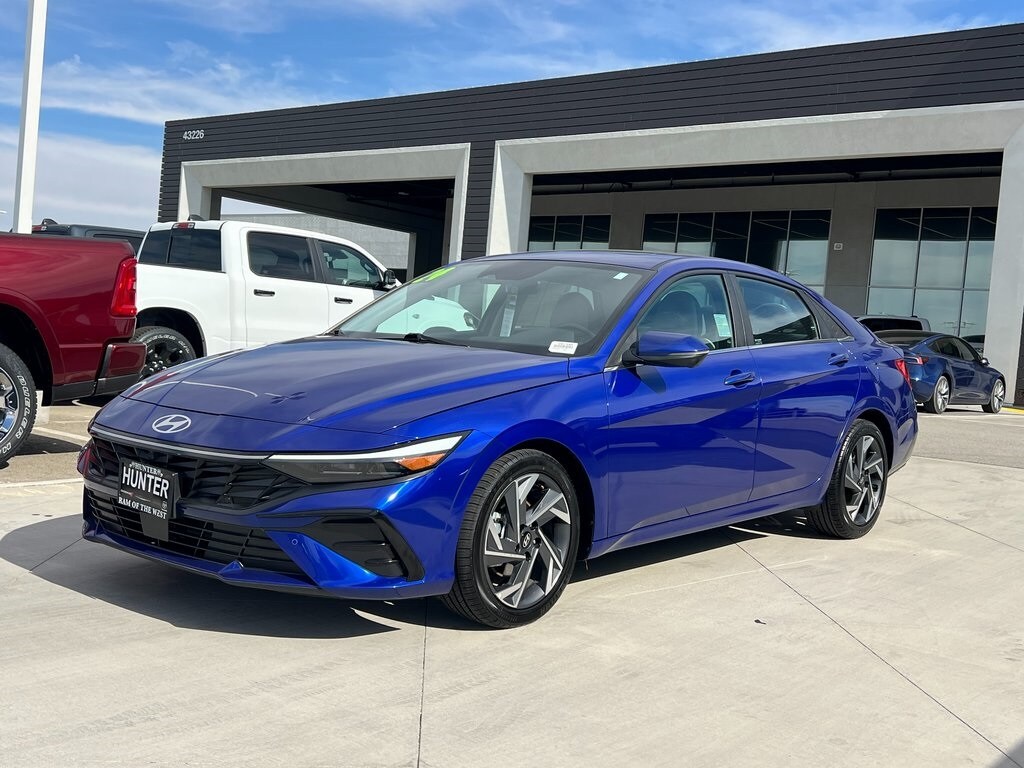 2024 Hyundai Elantra Limited photo 2