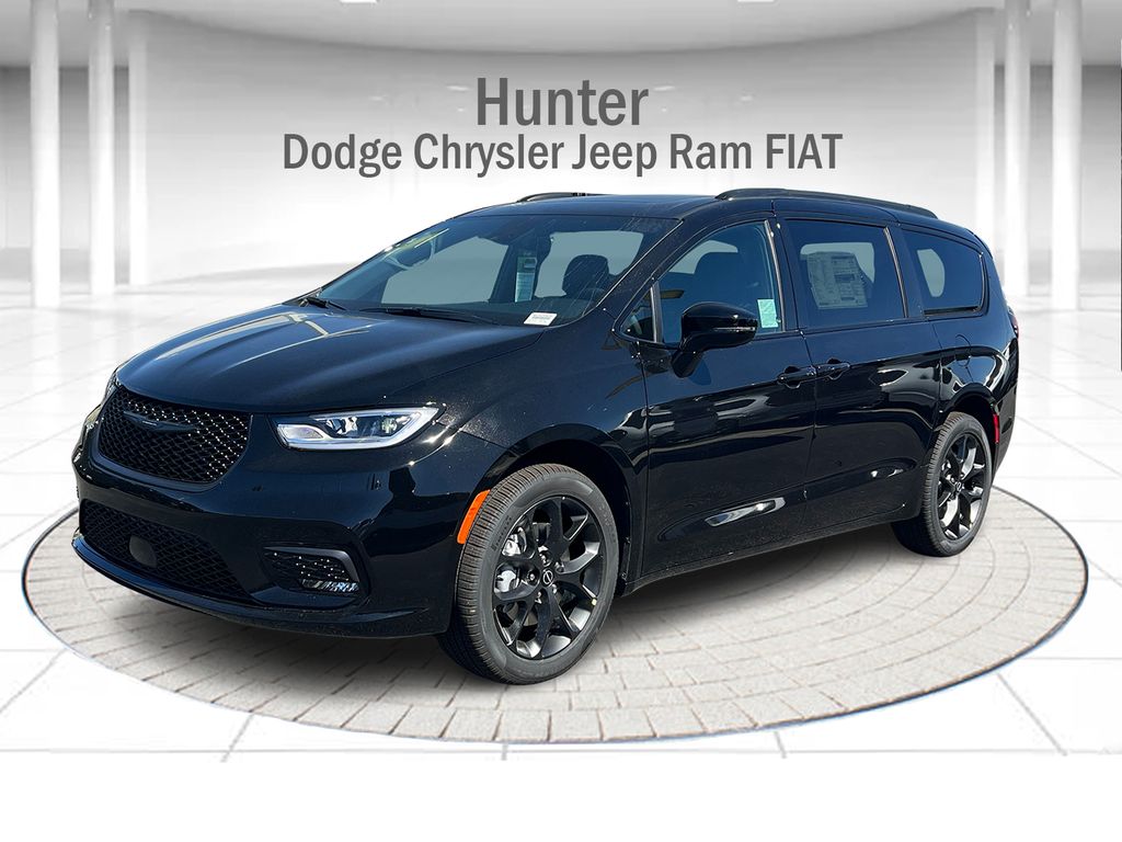 2026 Chrysler Pacifica Select AWD's photo