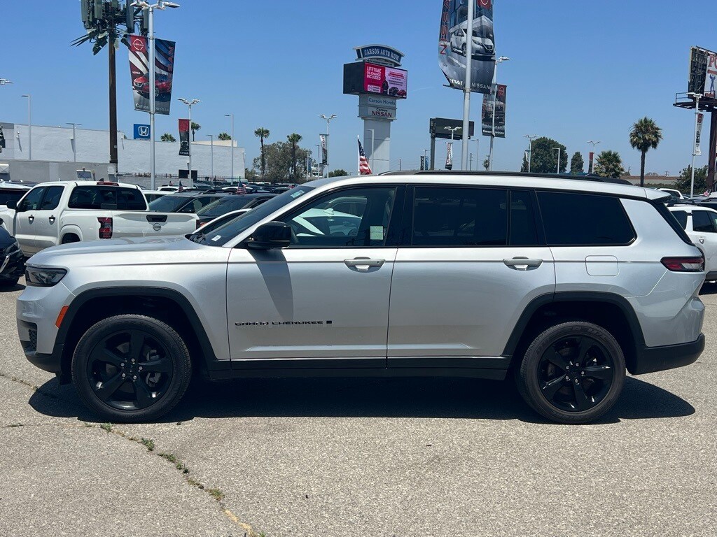 2023 Jeep Grand Cherokee Altitude photo 2