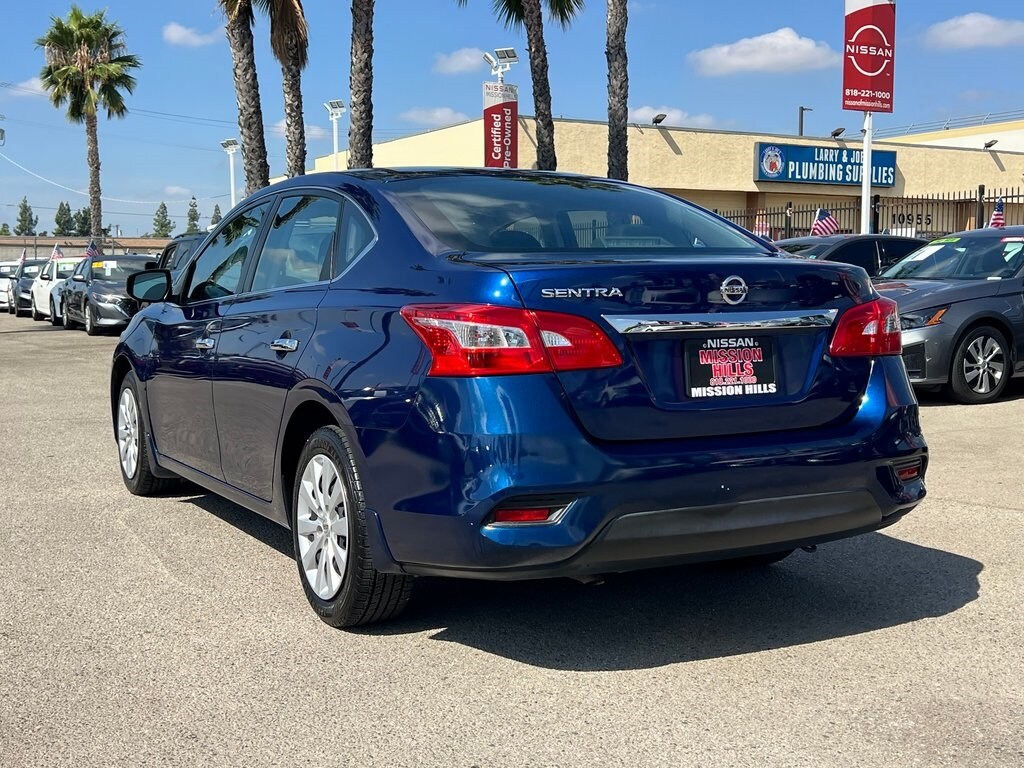 2016 Nissan Sentra S photo 4