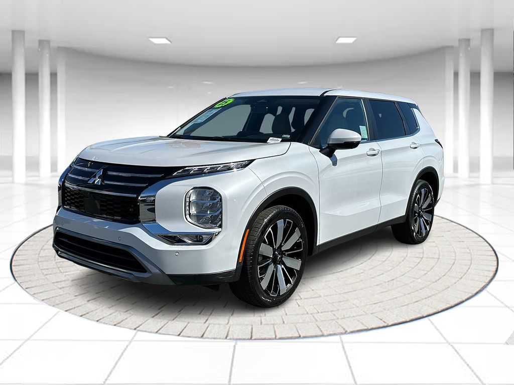 2025 Mitsubishi Outlander SE 2WD's photo