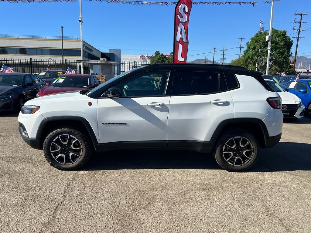 2024 Jeep Compass Trailhawk photo 3