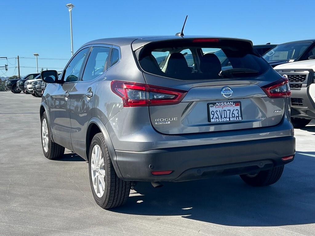 2022 Nissan Rogue Sport S photo 2