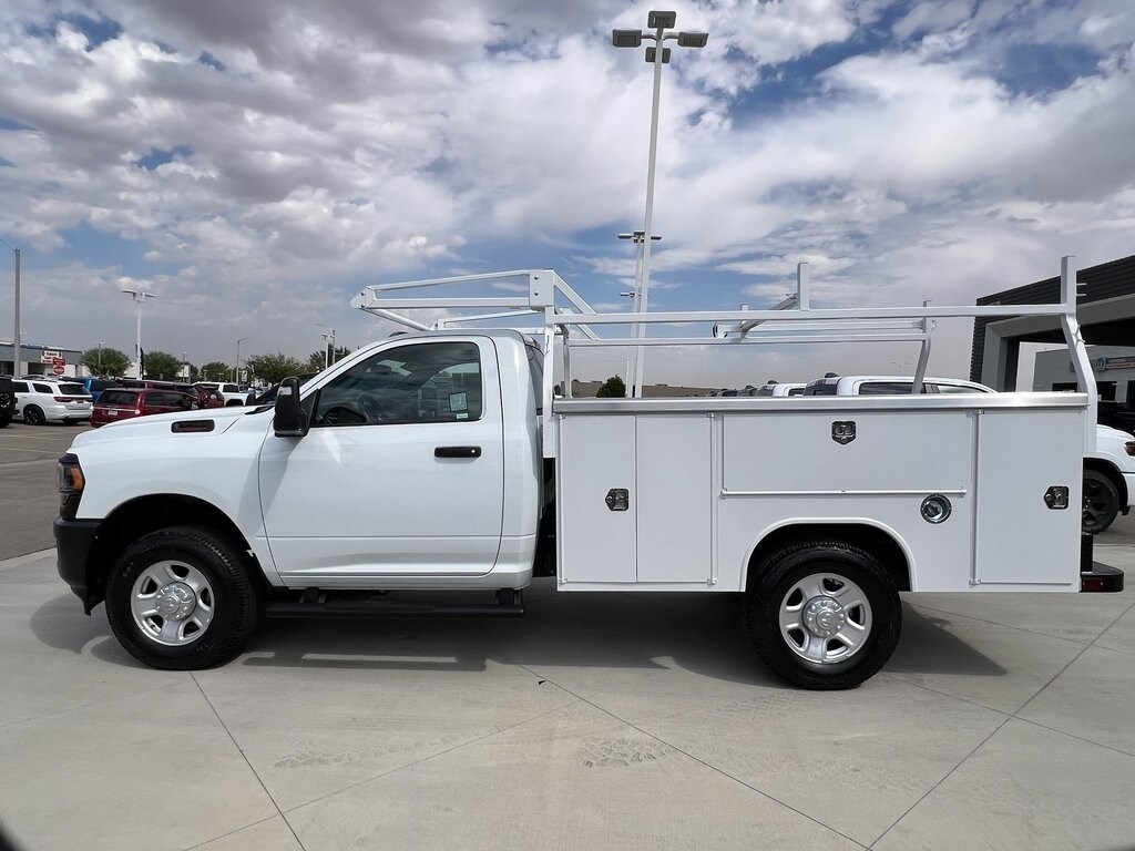 2023 Ram 3500 Tradesman photo 3