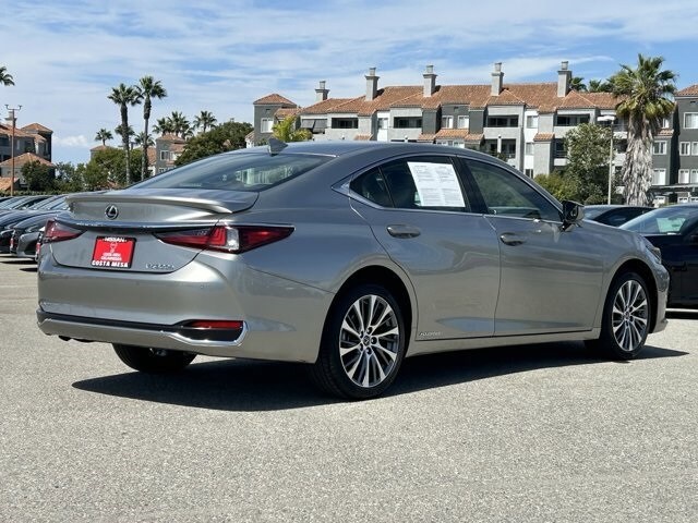 2019 Lexus ES 300h photo 4