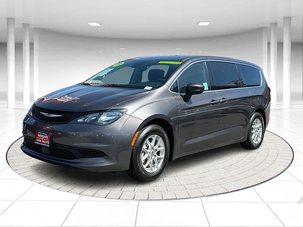 2023 Chrysler Voyager LX's photo