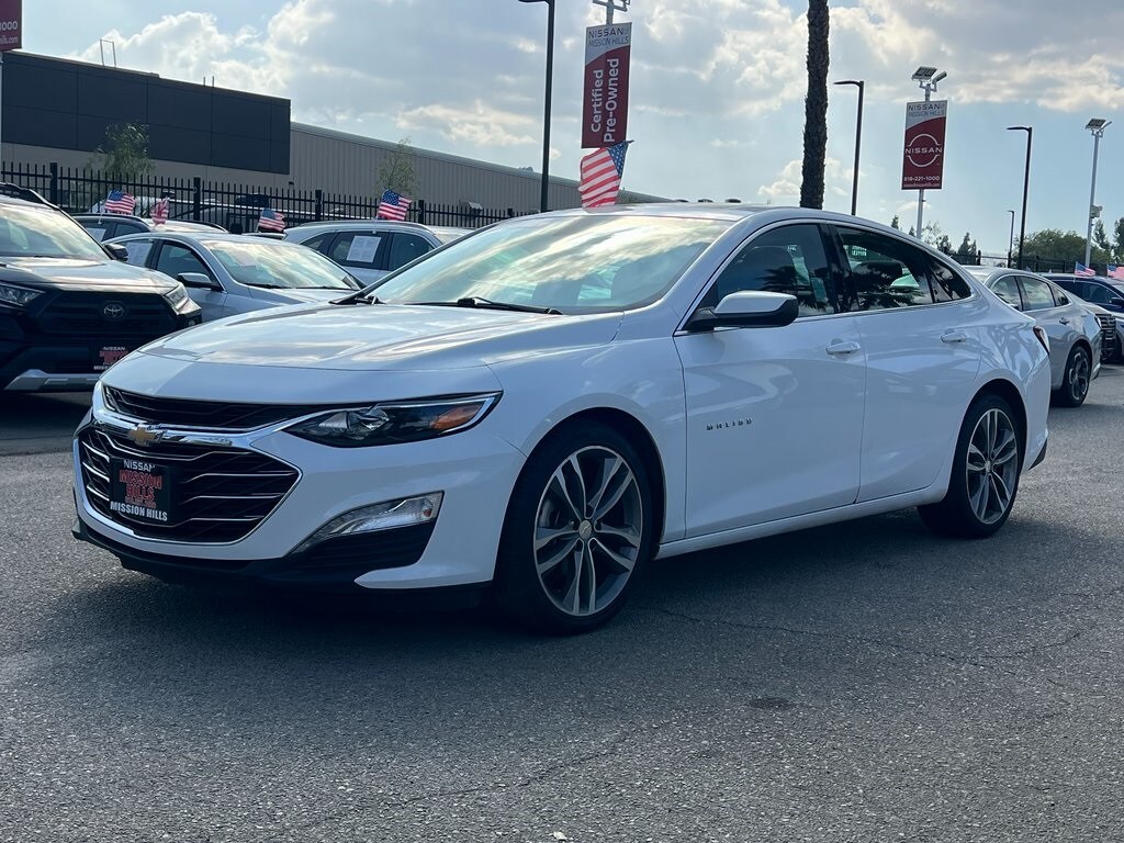 2022 Chevrolet Malibu 1LT photo 2