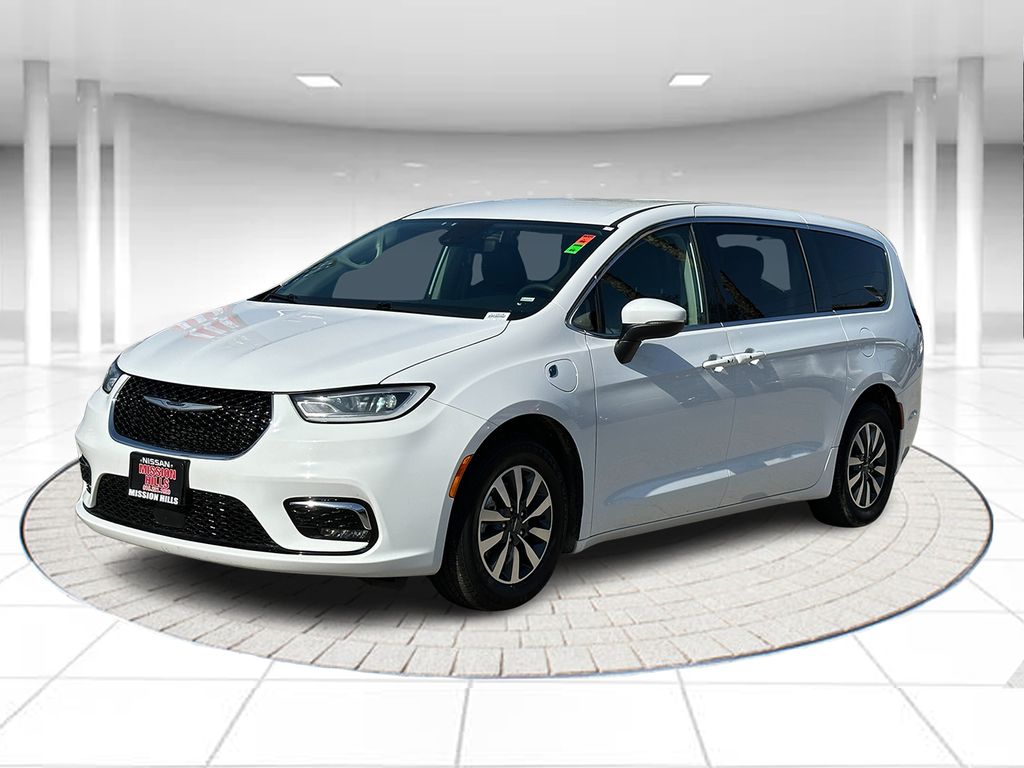 2023 Chrysler Pacifica Hybrid Touring L Hybrid's photo