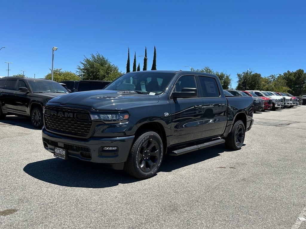 New 2026 Ram 1500 EXPRESS CREW CAB 4X4 5'7 BOX Pickup