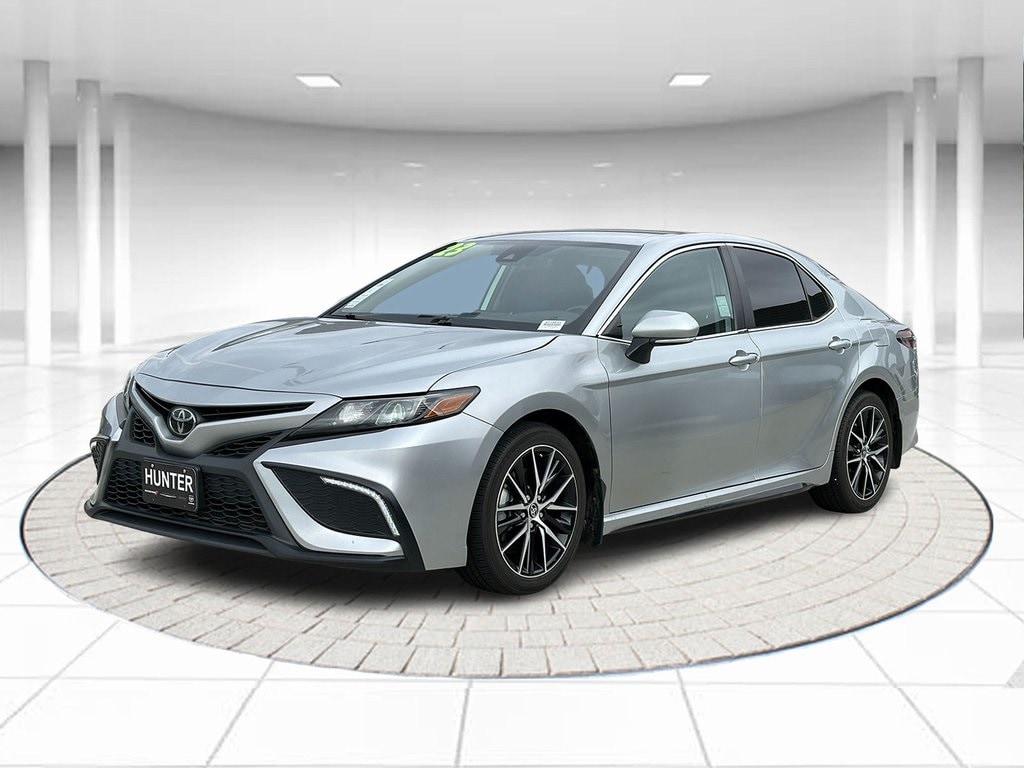 2023 Toyota Camry SE's photo