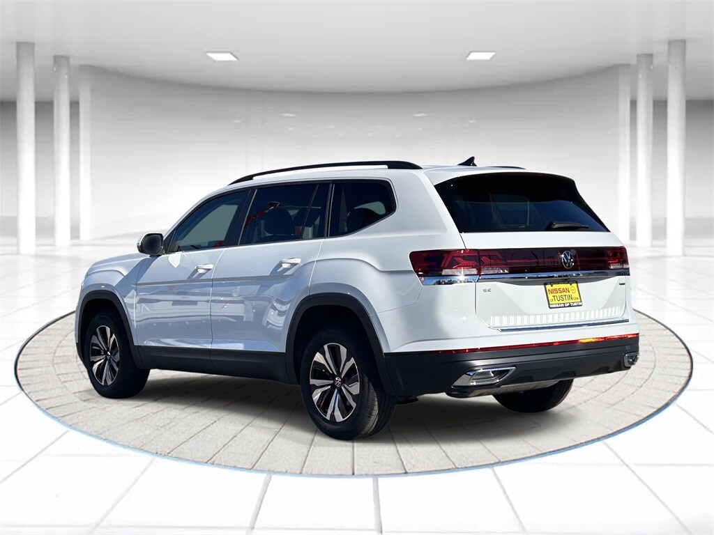 2025 Volkswagen Atlas SE photo 2