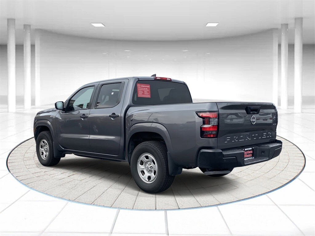 2022 Nissan Frontier S photo 2