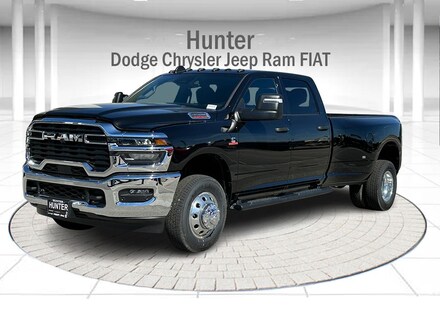 2026 Ram 3500 TRADESMAN CREW CAB 4X4 8' BOX Pickup