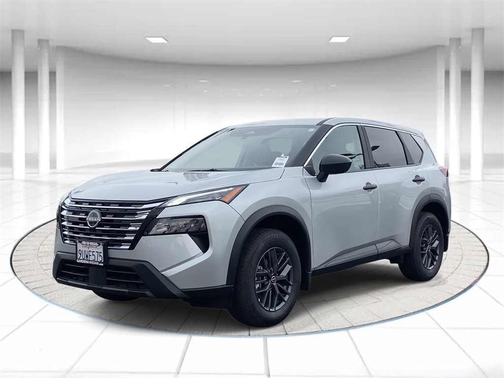 2025 Nissan Rogue S's photo