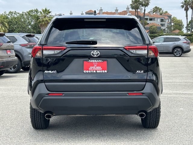 2022 Toyota RAV4 XLE photo 4