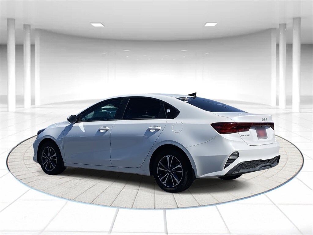 2024 Kia Forte LXS photo 2