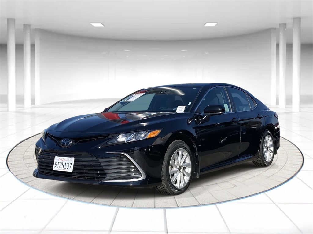 2024 Toyota Camry LE's photo