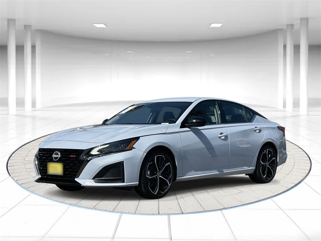2023 Nissan Altima SR's photo