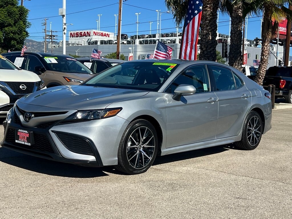 2023 Toyota Camry SE photo 2