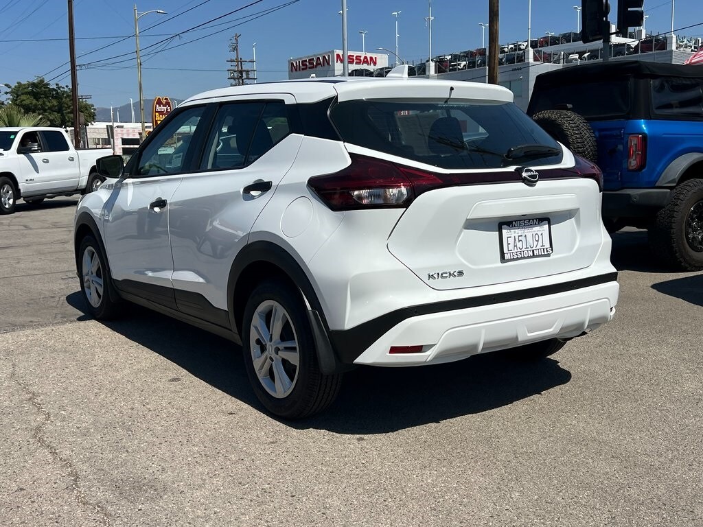 2025 Nissan Kicks Play S photo 3
