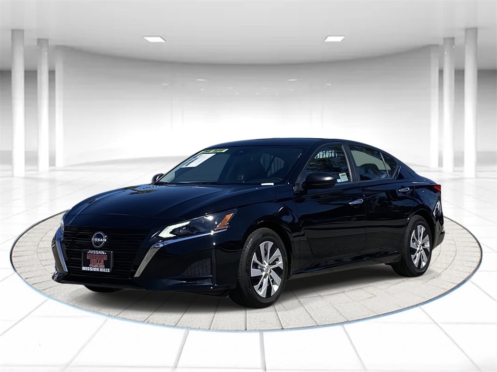 2025 Nissan Altima S's photo