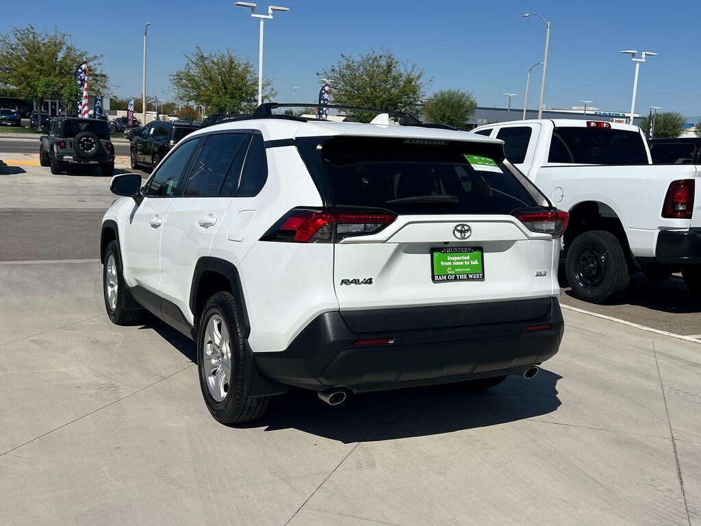 2020 Toyota RAV4 XLE photo 4