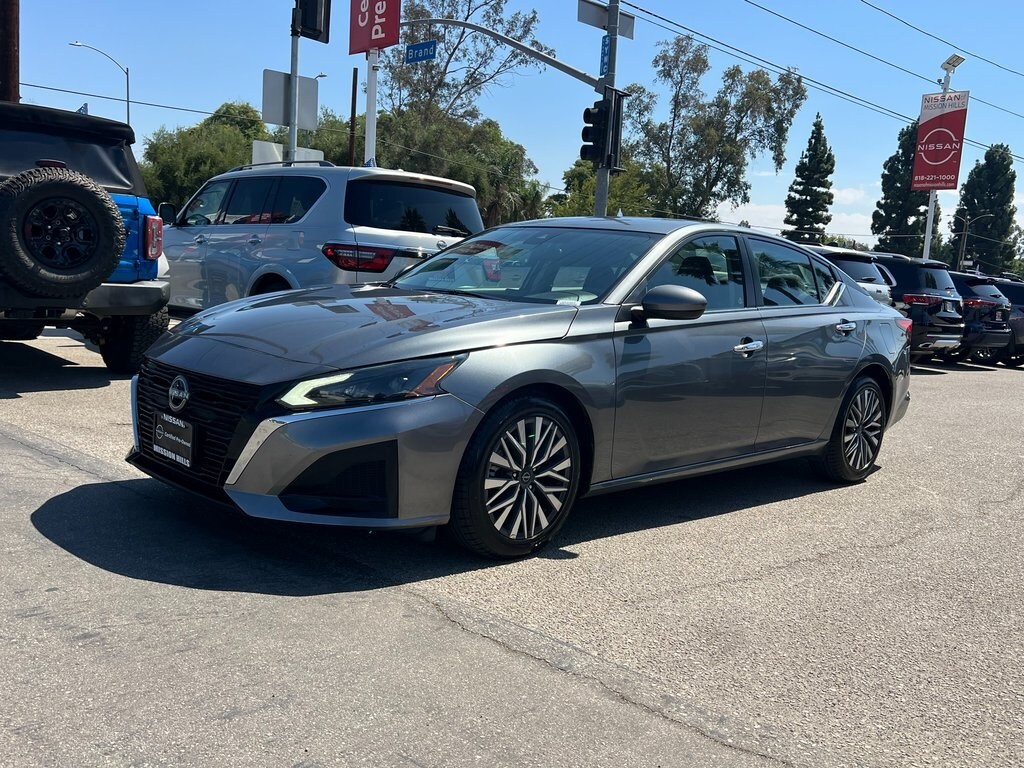 2023 Nissan Altima 2.5 SV photo 2