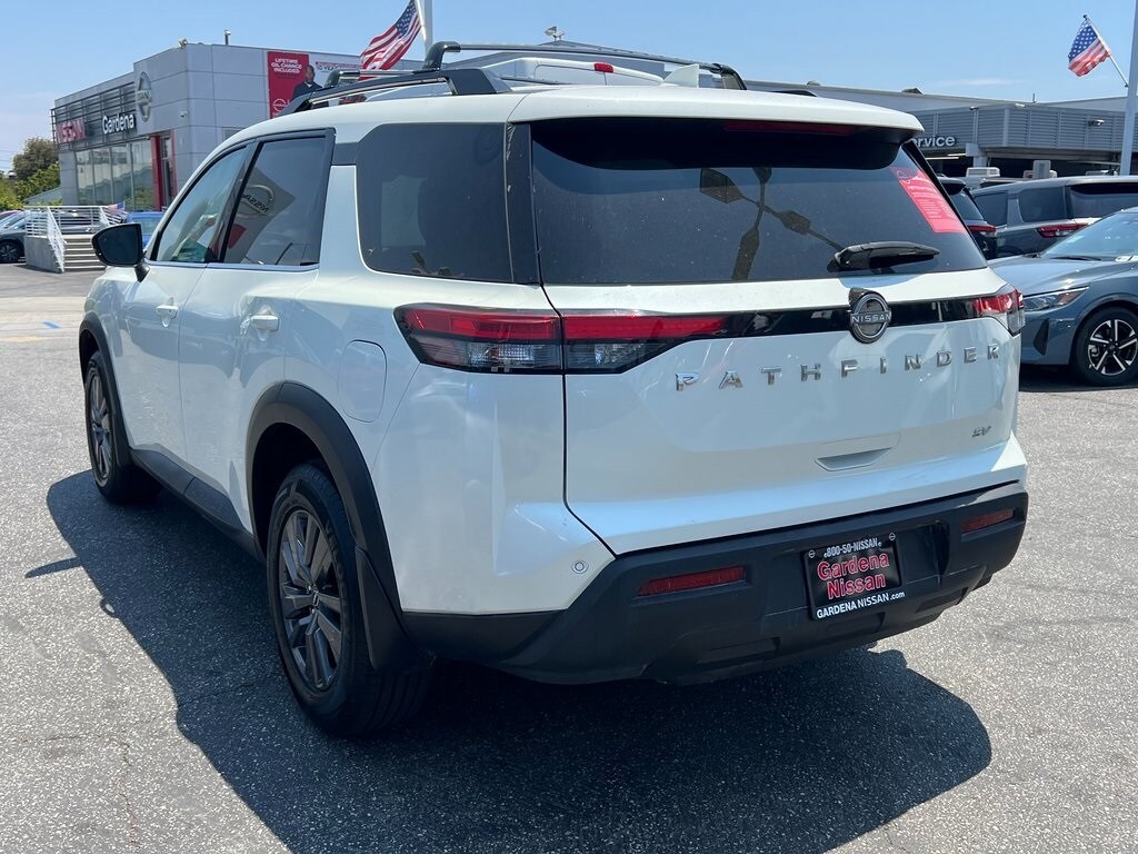 2022 Nissan Pathfinder SV photo 4