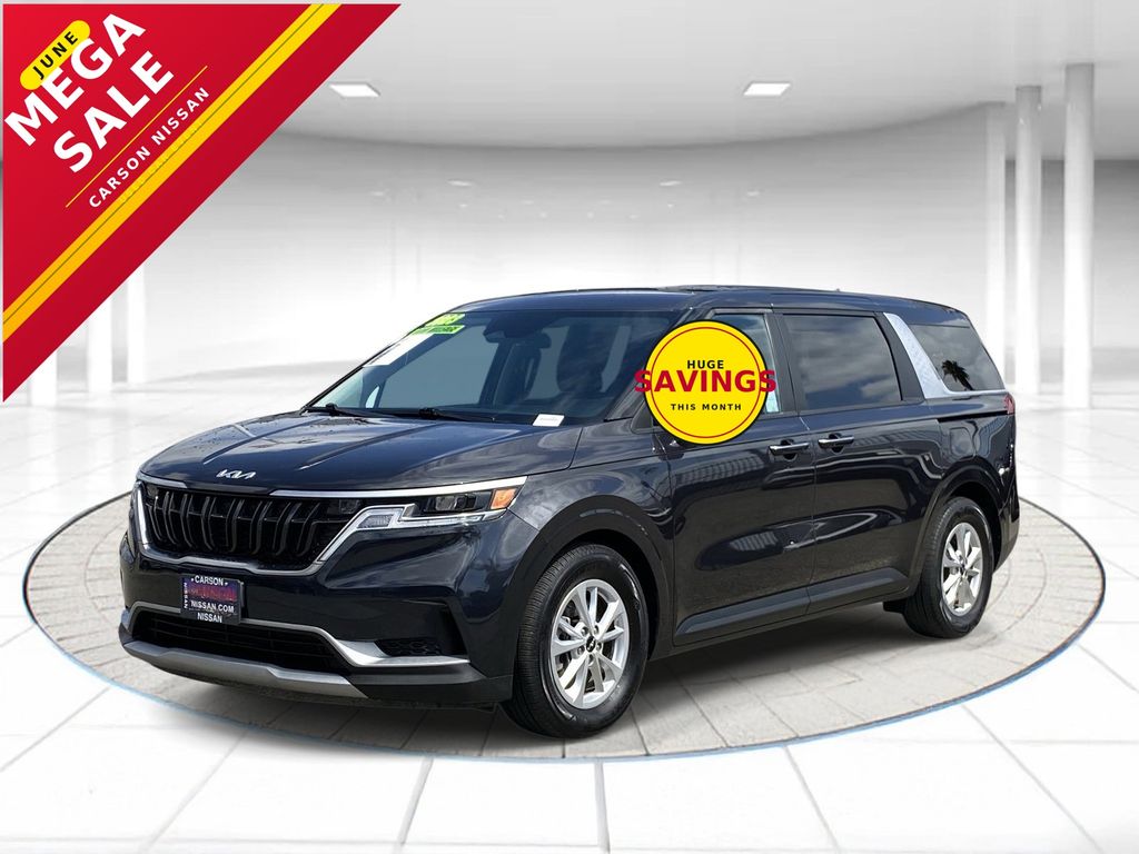 2023 Kia Sedona LX's photo