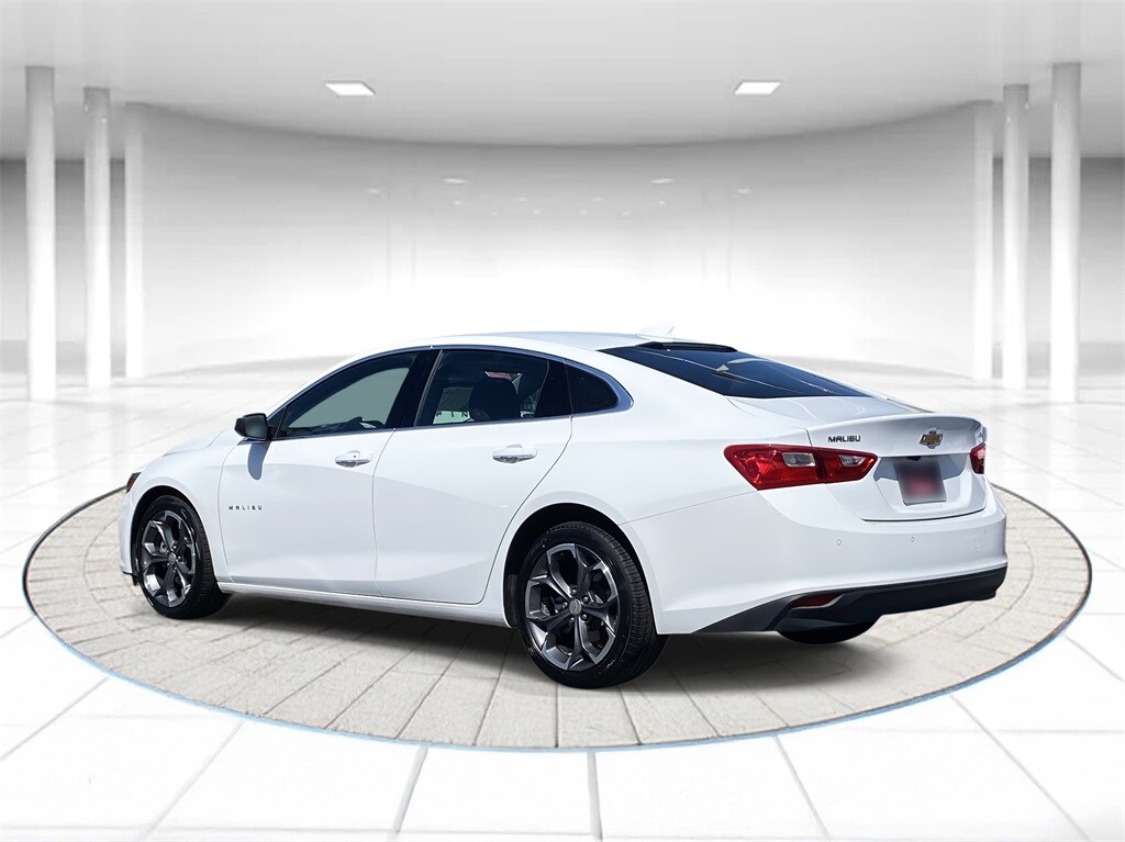 2024 Chevrolet Malibu 1LT photo 2