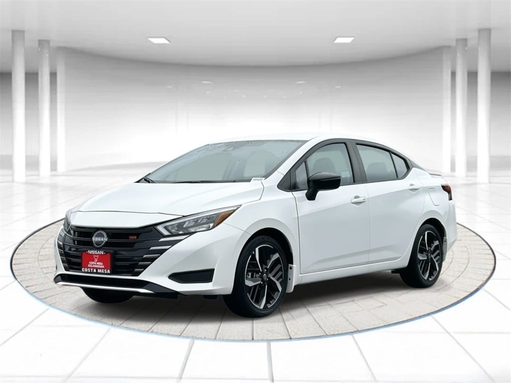 2025 Nissan Versa Sedan SR's photo