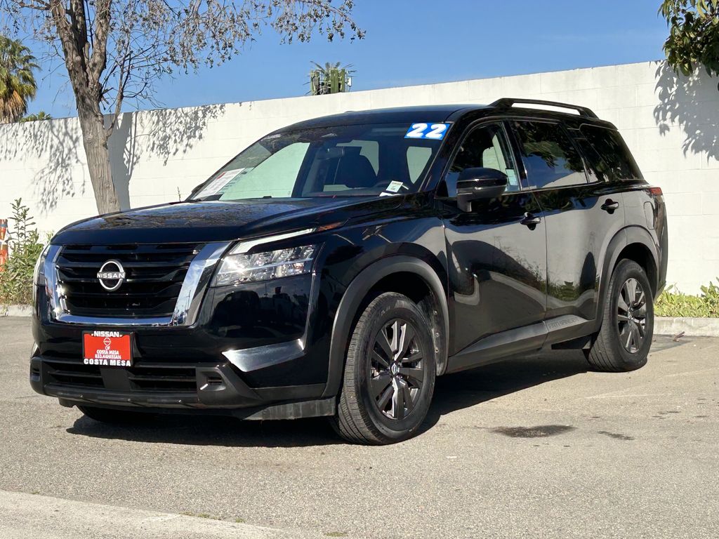 2022 Nissan Pathfinder SV
