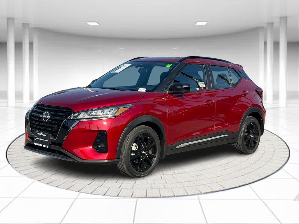 2023 Nissan Kicks SR's photo