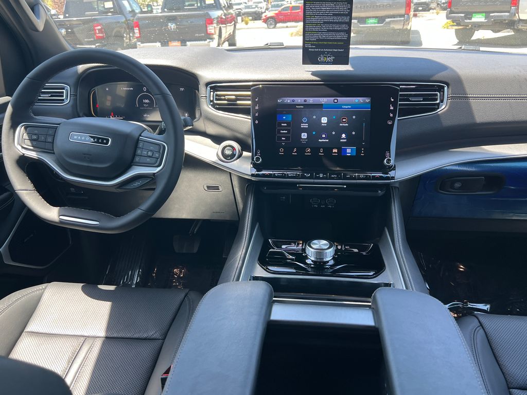 2025 Jeep Wagoneer L Series II - Photo 18