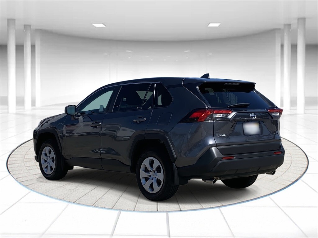 2023 Toyota RAV4 LE photo 2