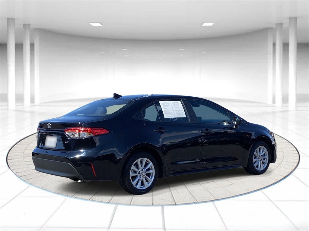 2025 Toyota Corolla LE photo 4