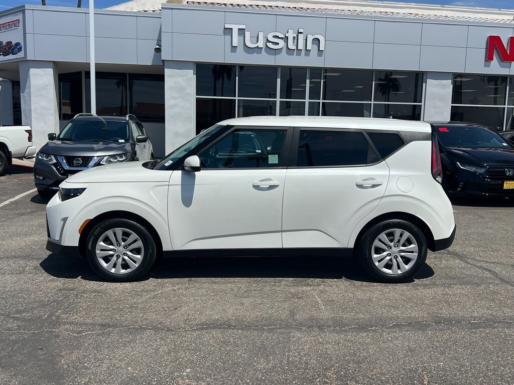 2023 Kia Soul LX photo 2