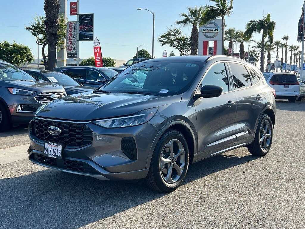 2023 Ford Escape ST-Line photo 2