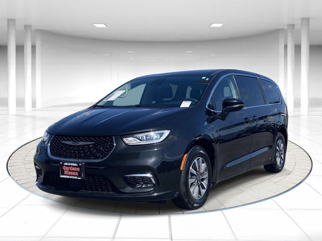2023 Chrysler Pacifica Hybrid Touring L Hybrid's photo