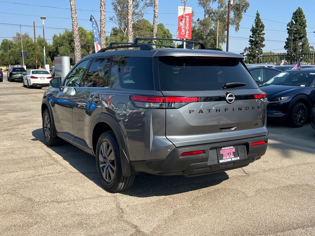 2024 Nissan Pathfinder SV photo 4