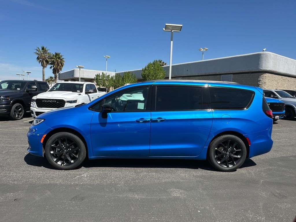 New 2026 Chrysler Pacifica SELECT Passenger Van
