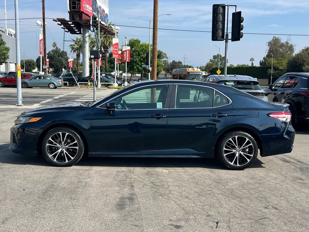 2019 Toyota Camry LE photo 3