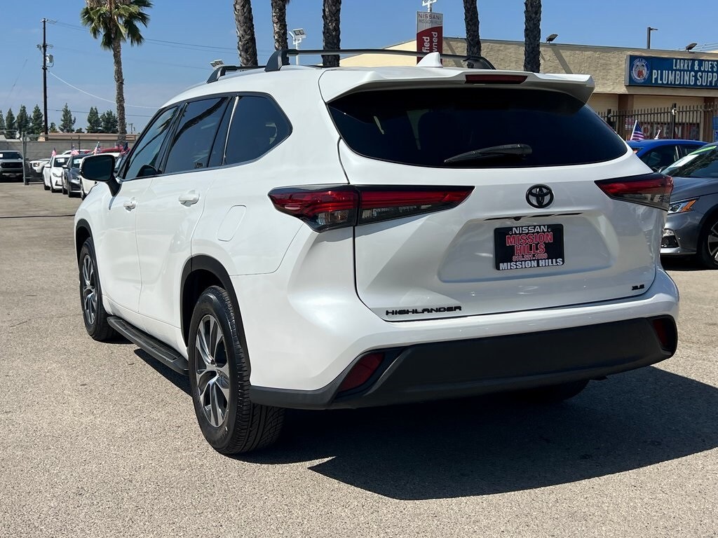 2022 Toyota Highlander XLE photo 3