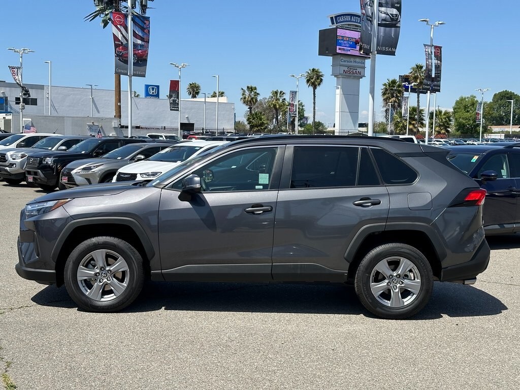 2022 Toyota RAV4 XLE photo 3