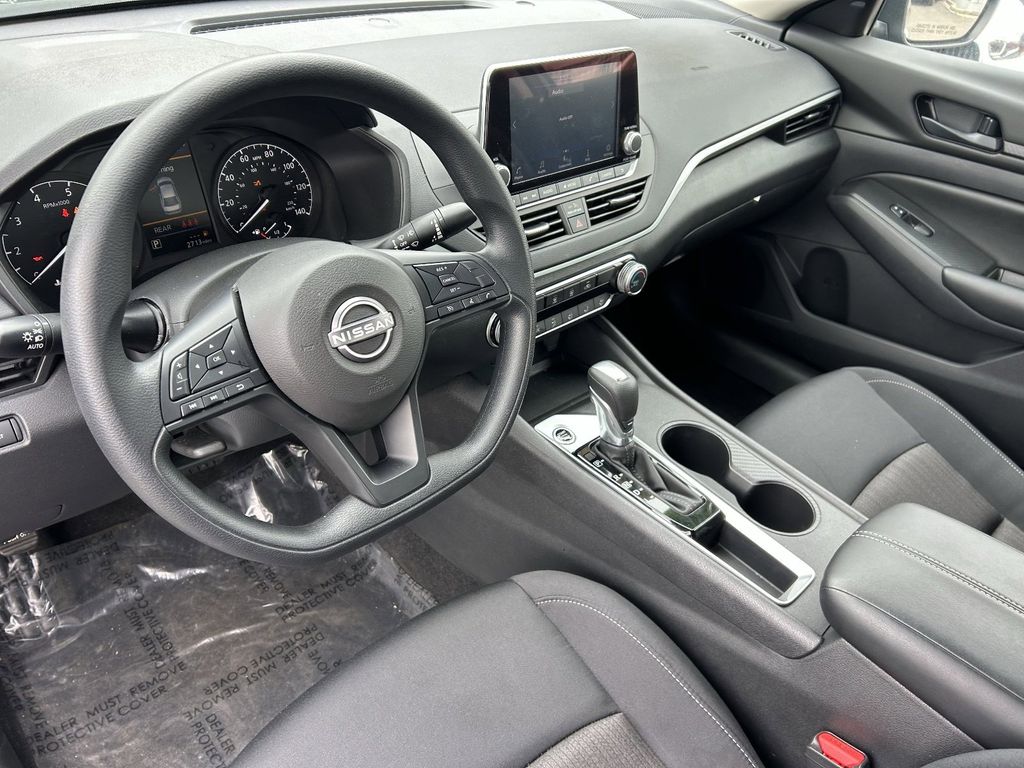 2025 Nissan Altima S - Photo 18