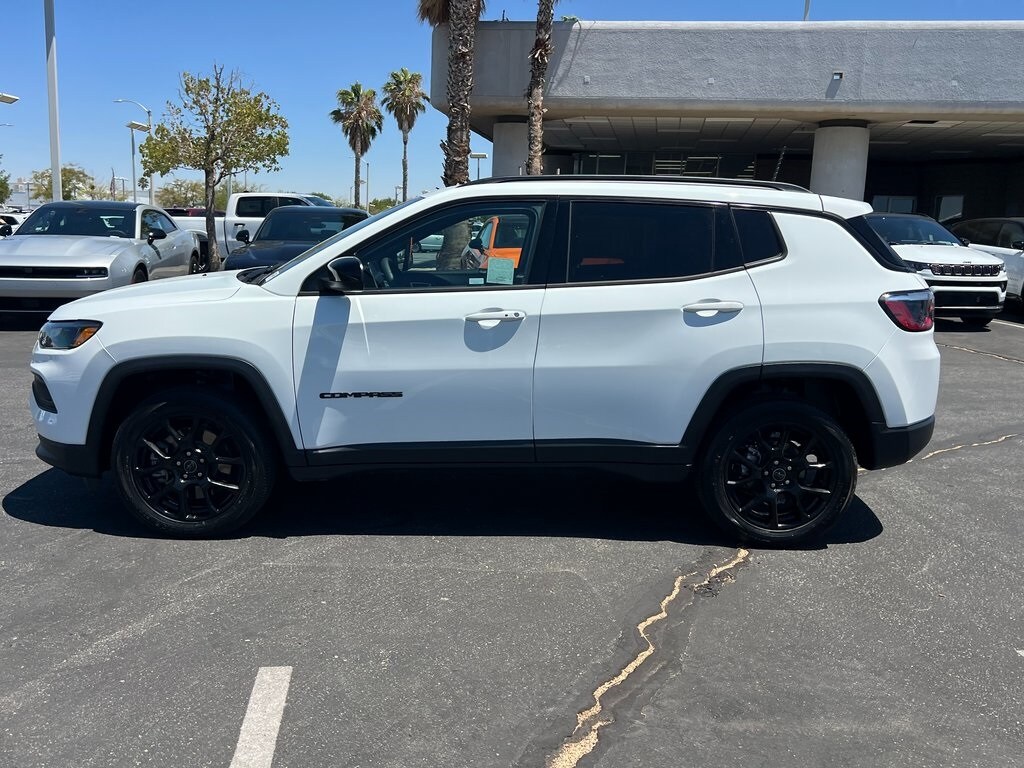 2025 Jeep Compass Latitude photo 3