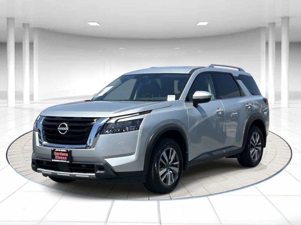 2025 Nissan Pathfinder SL 2WD's photo